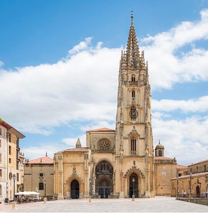 Vistas Monte Naranco Apartamento Con Parking 5Euros Al Dia Oviedo Zewnętrze zdjęcie