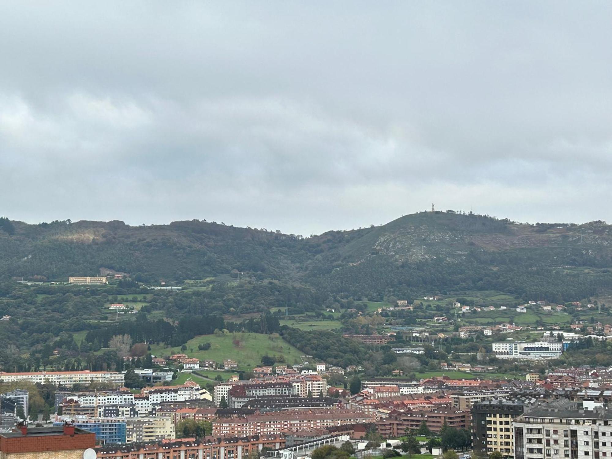 Vistas Monte Naranco Apartamento Con Parking 5Euros Al Dia Oviedo Zewnętrze zdjęcie